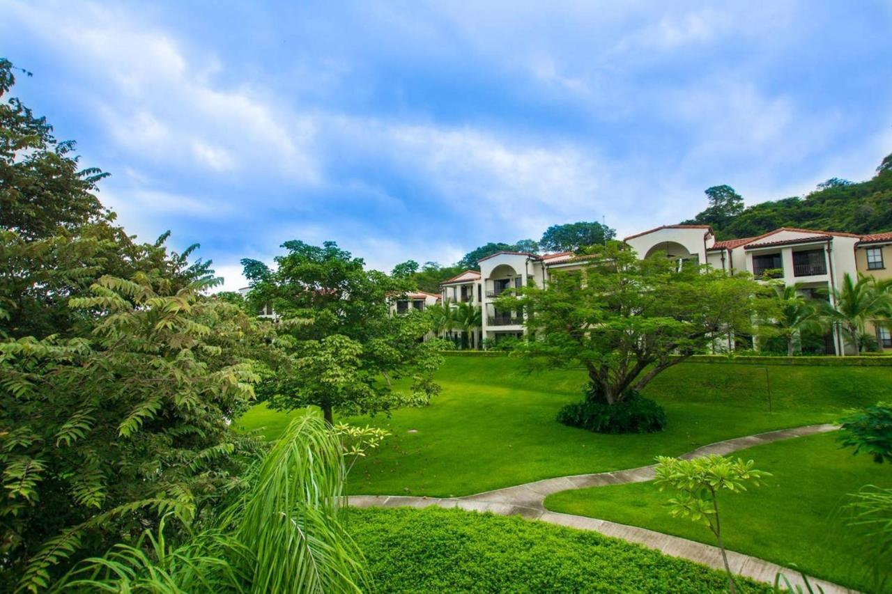 Nicely Decorated 3Rd-Floor Beauty With Pool-View Balcony In Coco Luaran gambar